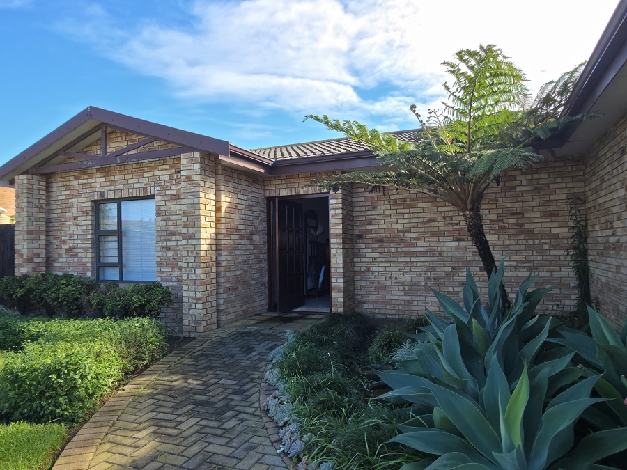 3 Bedroom Property for Sale in Wavecrest Eastern Cape